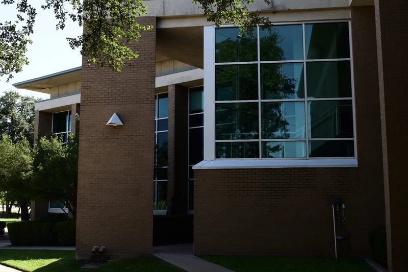 Clean multi-story commercial windows after professional service in Dallas-Fort Worth